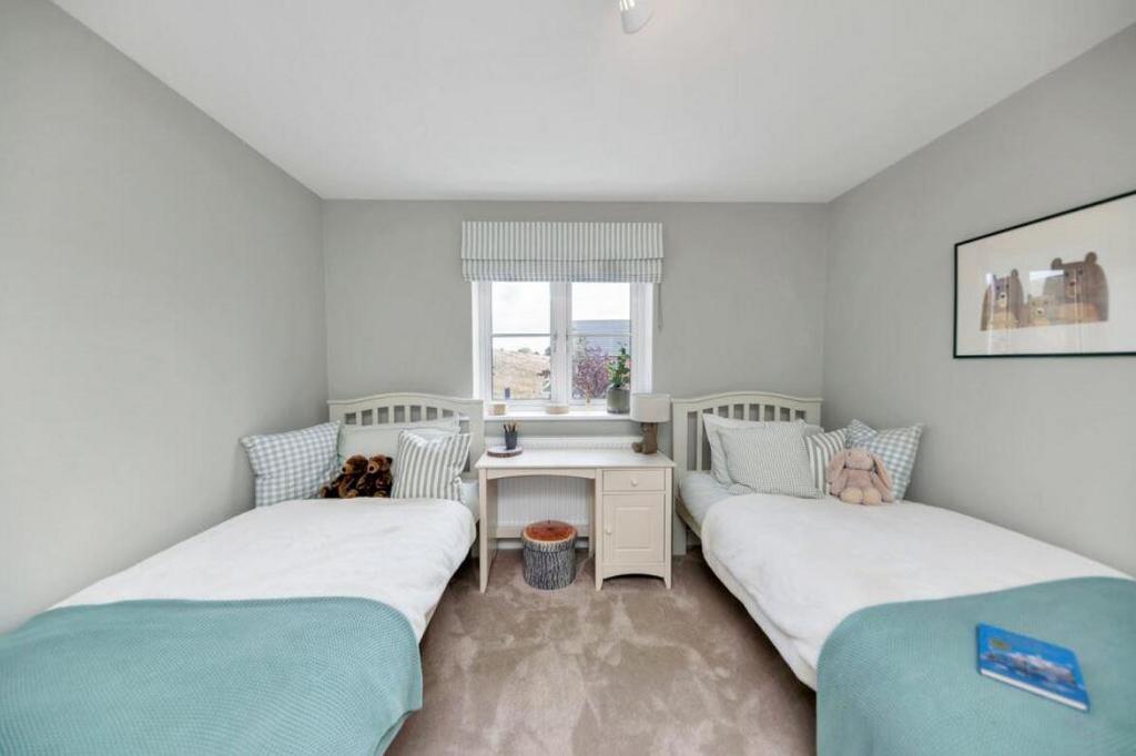 Bedroom 2.JPG