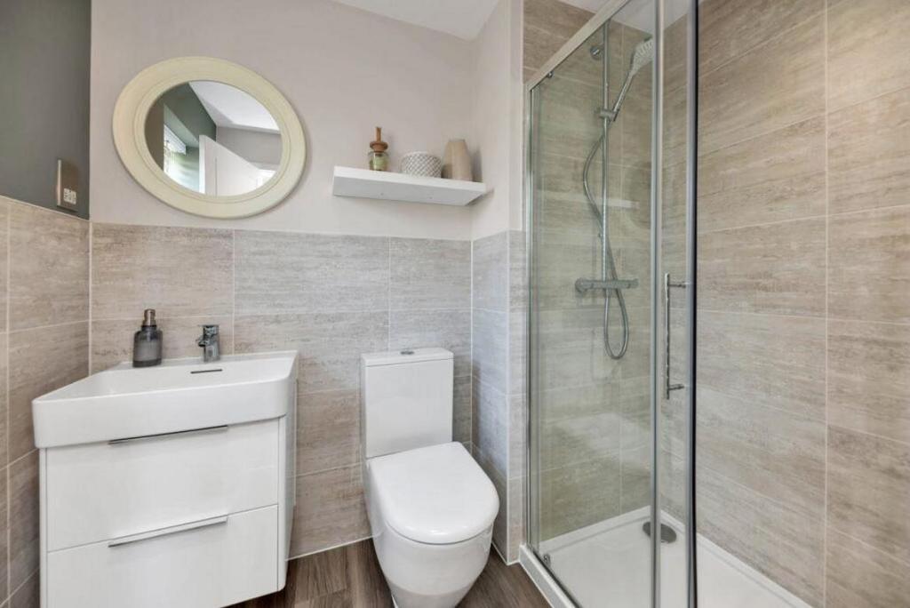 Ensuite.JPG