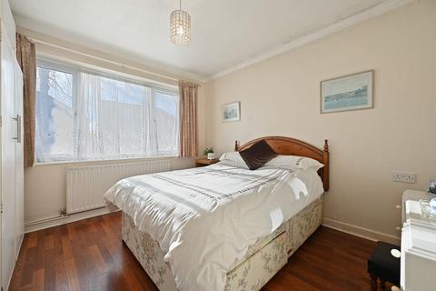 2 bedroom semi-detached bungalow for sale, Wood Rise, Pinner, HA5