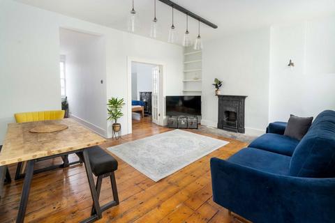 2 bedroom flat to rent, The Cut, London SE1