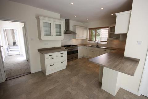 4 bedroom terraced house to rent, Guildown Road, Guildford GU2