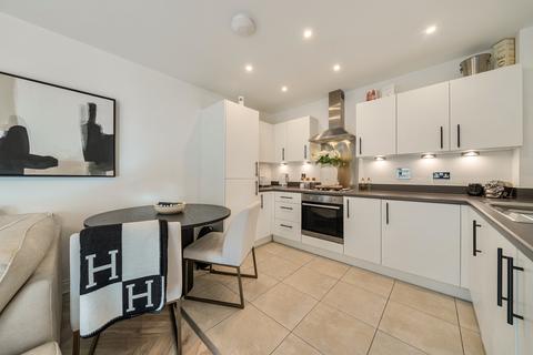 1 bedroom flat for sale, Castle Hill Drive, Ebbsfleet Valley, Swanscombe, DA10