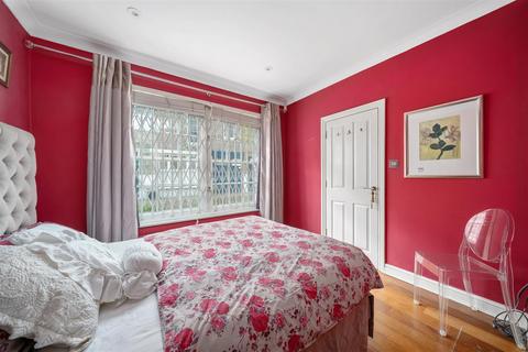 undefined, Coleherne Mews, London