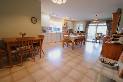 4 bedroom semi-detached house for sale, Eastwood Road, Rayleigh, SS6