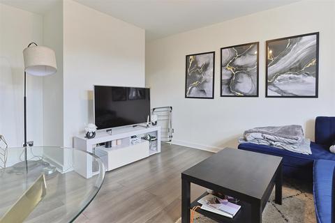 1 bedroom flat for sale, Green Lanes, Winchmore Hill, N21