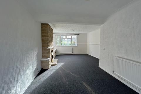 3 bedroom detached house to rent, The Glade, Langley SO45