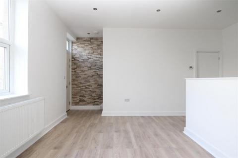 2 bedroom semi-detached house to rent, Centre Street, Heckmondwike