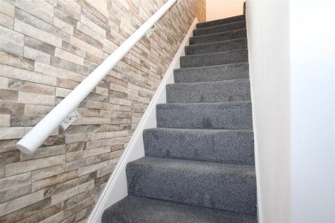 2 bedroom semi-detached house to rent, Centre Street, Heckmondwike