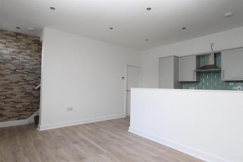 2 bedroom semi-detached house to rent, Centre Street, Heckmondwike