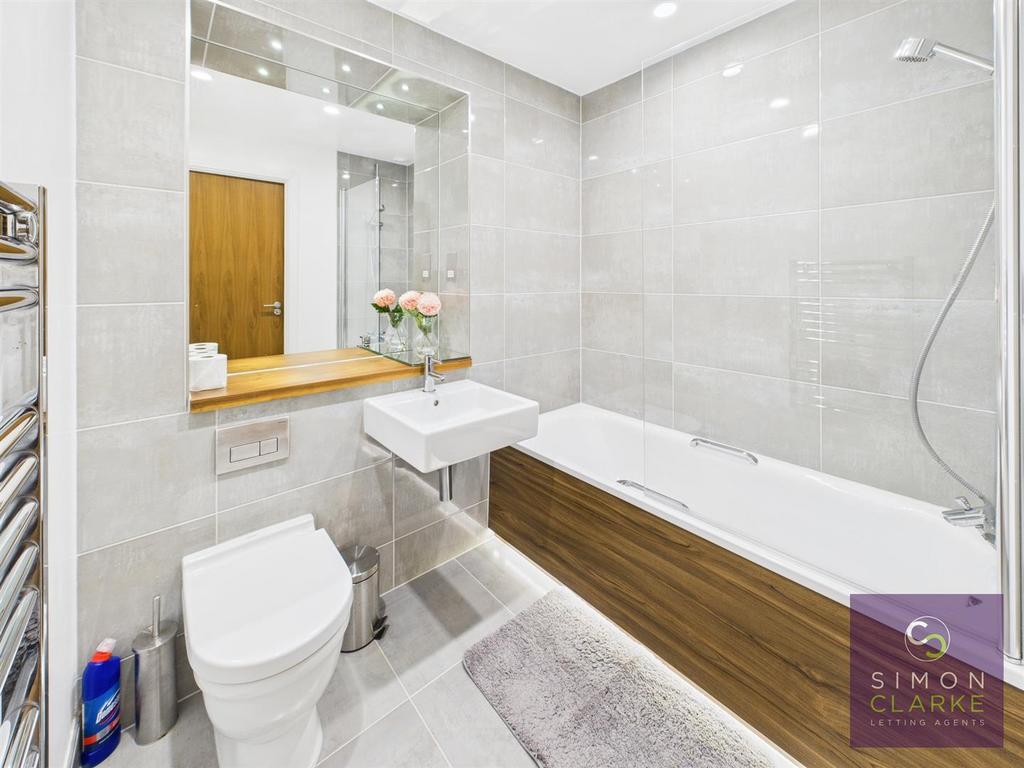 CAM05425 G0-PR0075-STILL009.jpg