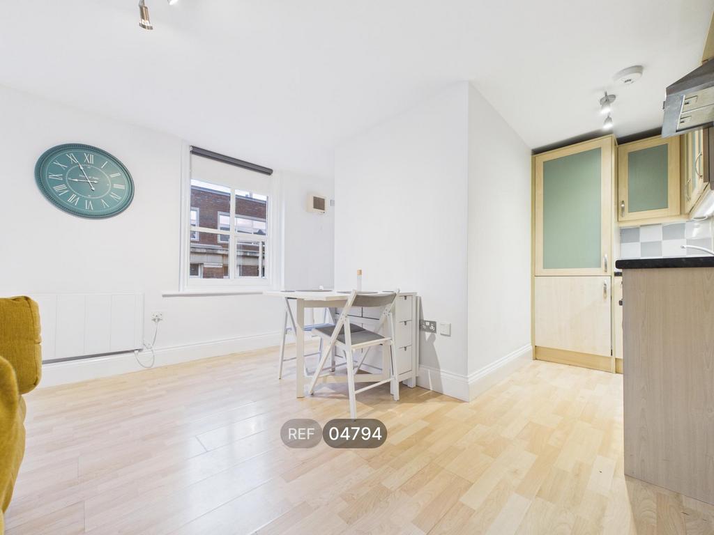 Apartment in Nottingham, Hockley, The Park - View 4