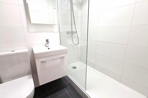 2 bedroom flat to rent, Golden Court, Park Road EN4