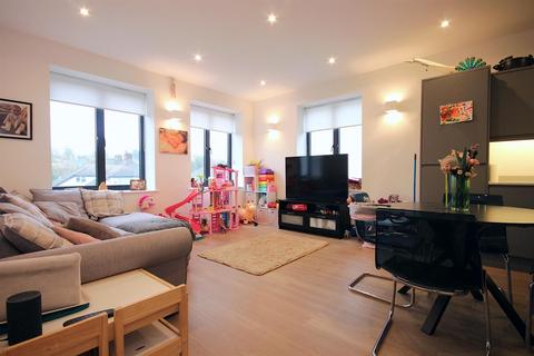 2 bedroom apartment to rent, BAY TREE AVENUE, LEATHERHEAD, KT22