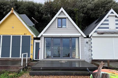 1 bedroom beach hut for sale, Calshot Beach, Calshot SO45