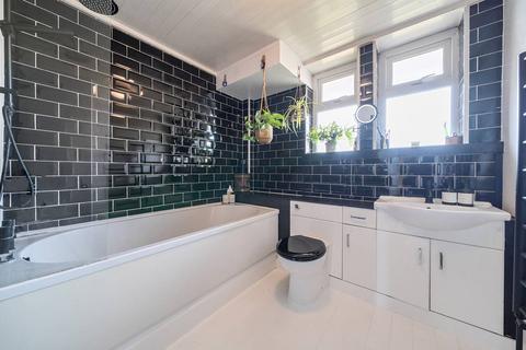 2 bedroom flat to rent, Lime Grove, Shepherd's Bush, London, W12