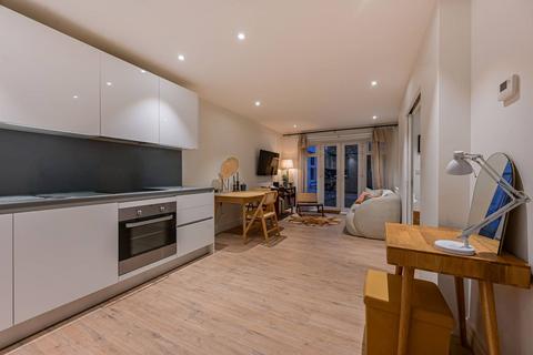 Havilland Mews, Shepherd's Bush, London, W12