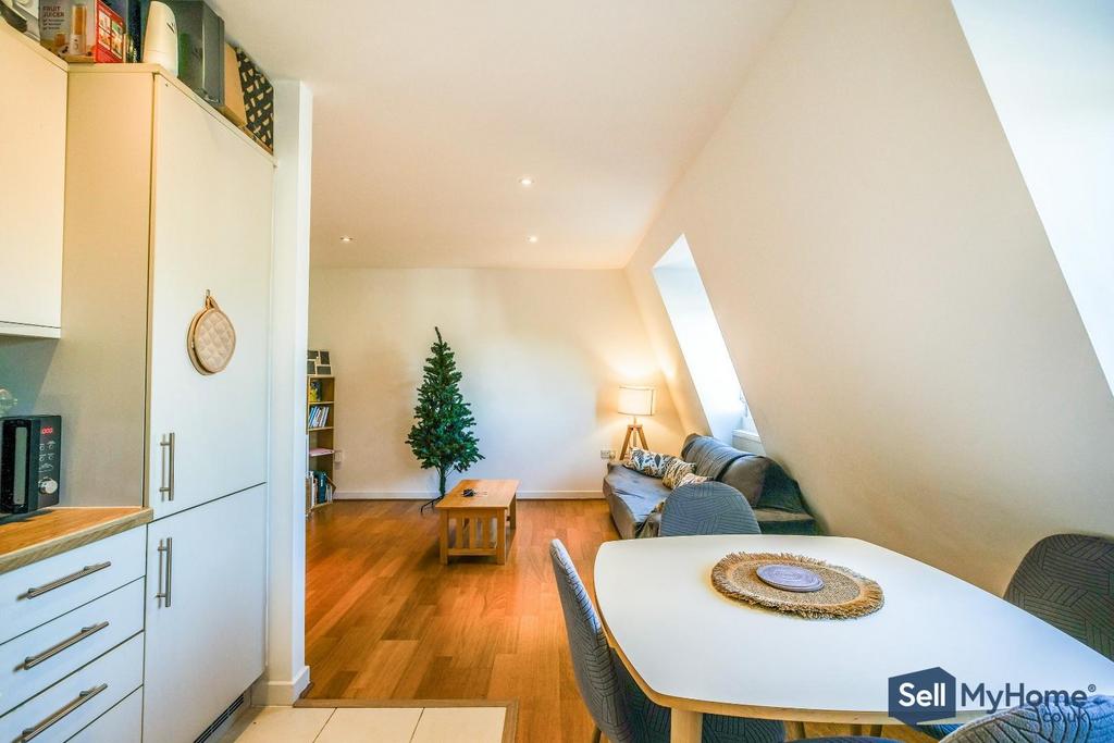 Lounge/Dining