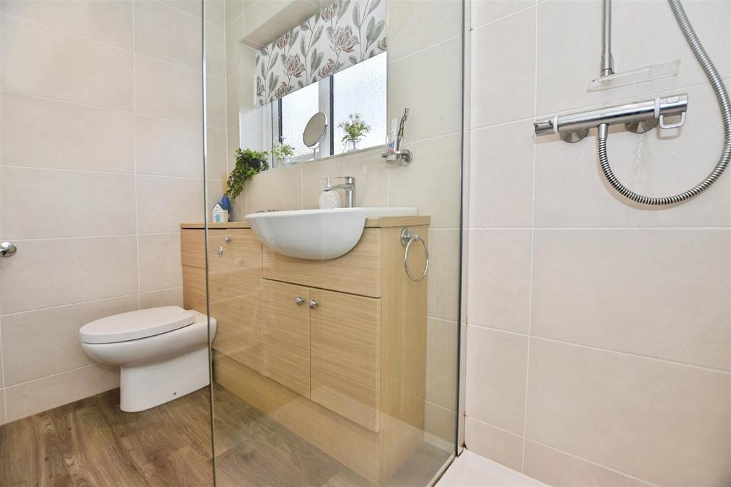 Dc0acc35-bathroom.JPG