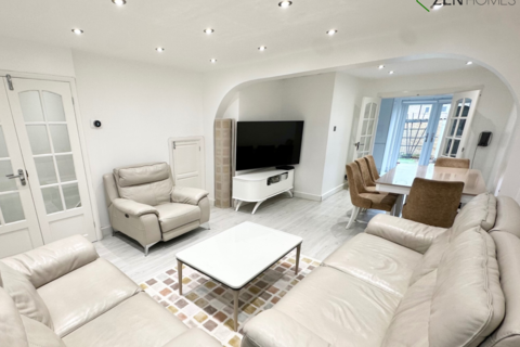 undefined, Harlow CM19