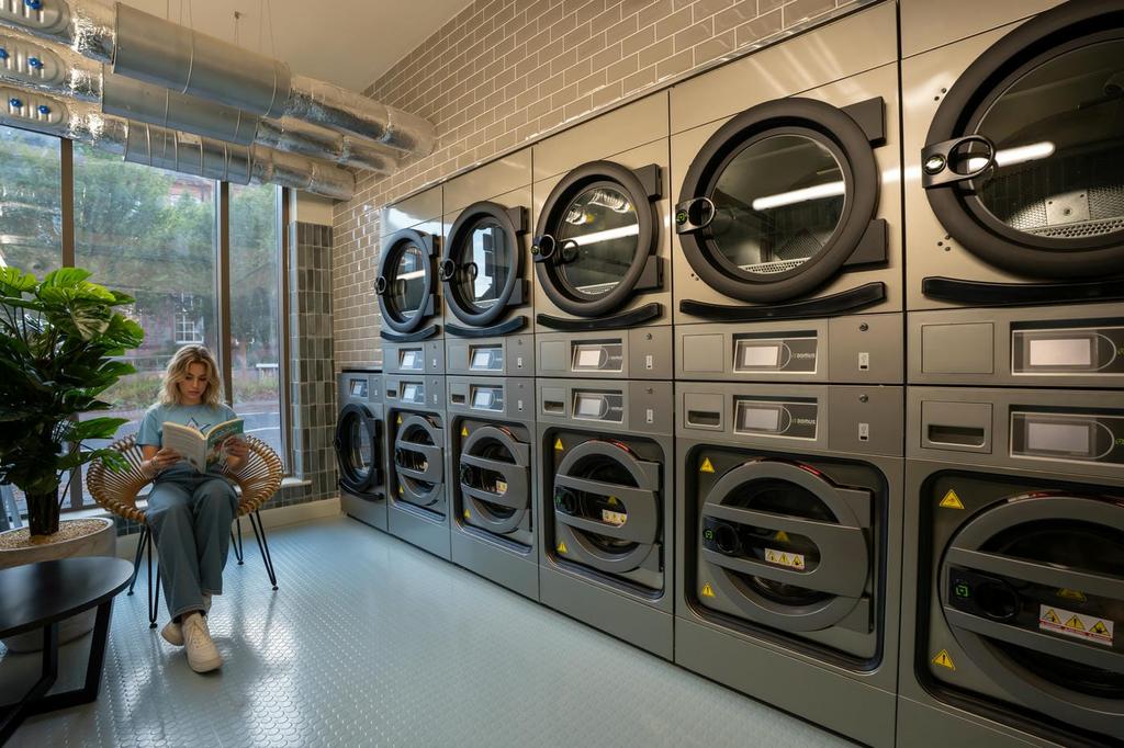 Copy of DSC09383 People-min.jpg