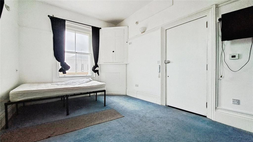 Studio Room