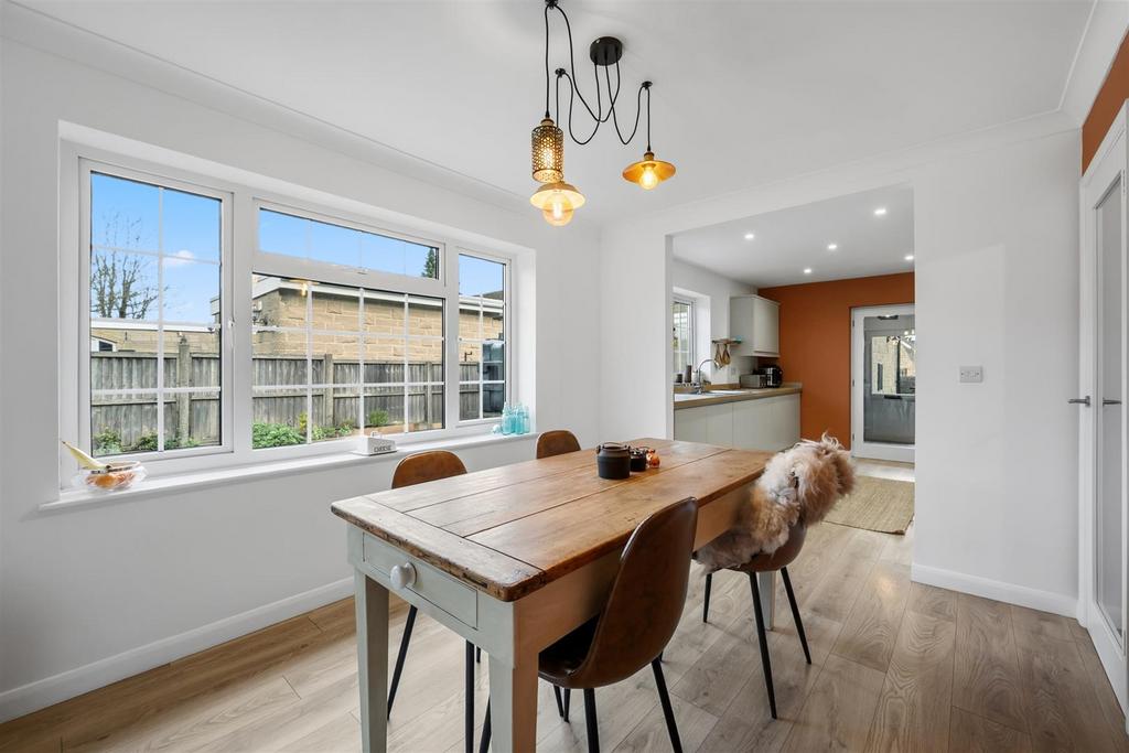 Dining Room to Lounge.jpg