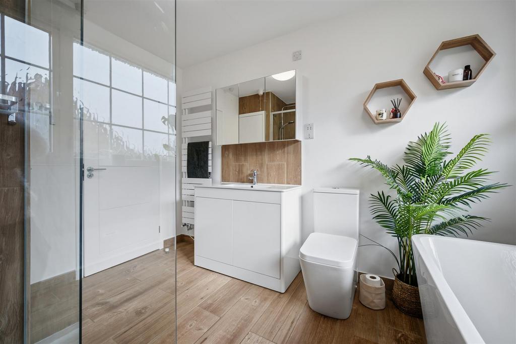 Bathroom - vanity unit.jpg