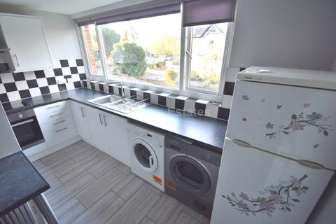 2 bedroom flat to rent, Petworth Court, Bath Road, Reading