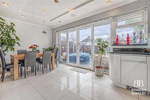 4 bedroom semi-detached house for sale, The Glade, Clayhall
