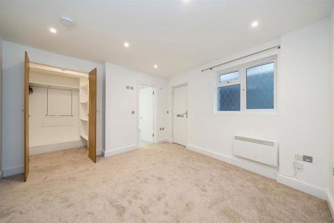 undefined, Wendell Road, London W12