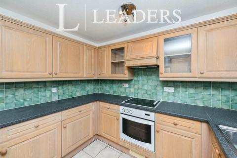 4 bedroom terraced house to rent, Magnaville Road, Bishop's Stortford, CM23