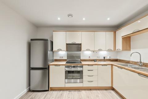 2 bedroom flat to rent, Trout Road, Yiewsley, UB7