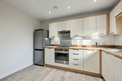 2 bedroom flat to rent, Trout Road, Yiewsley, UB7