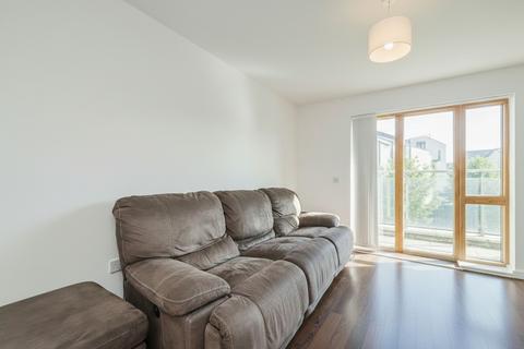 2 bedroom flat to rent, Trout Road, Yiewsley, UB7