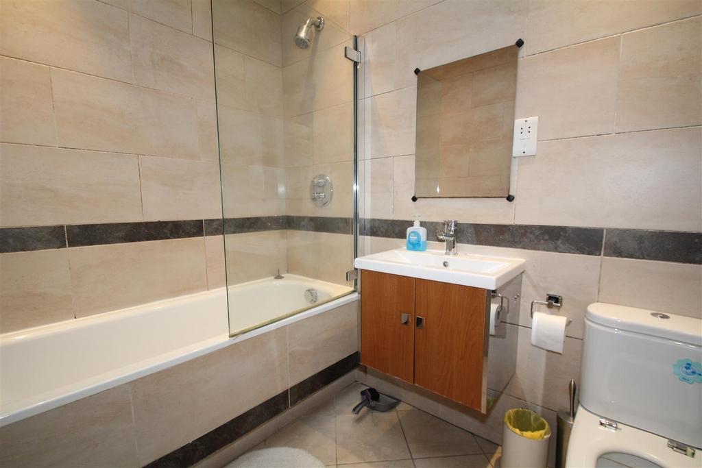 Communal bathroom 2