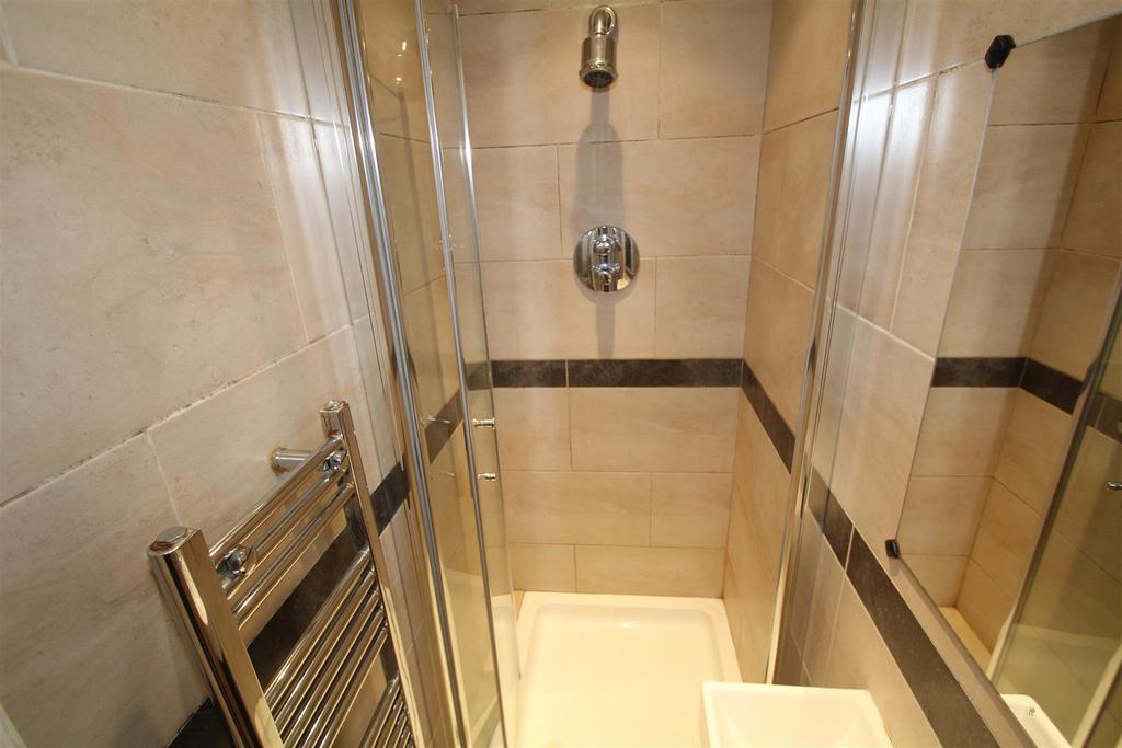 Communal shower room 1