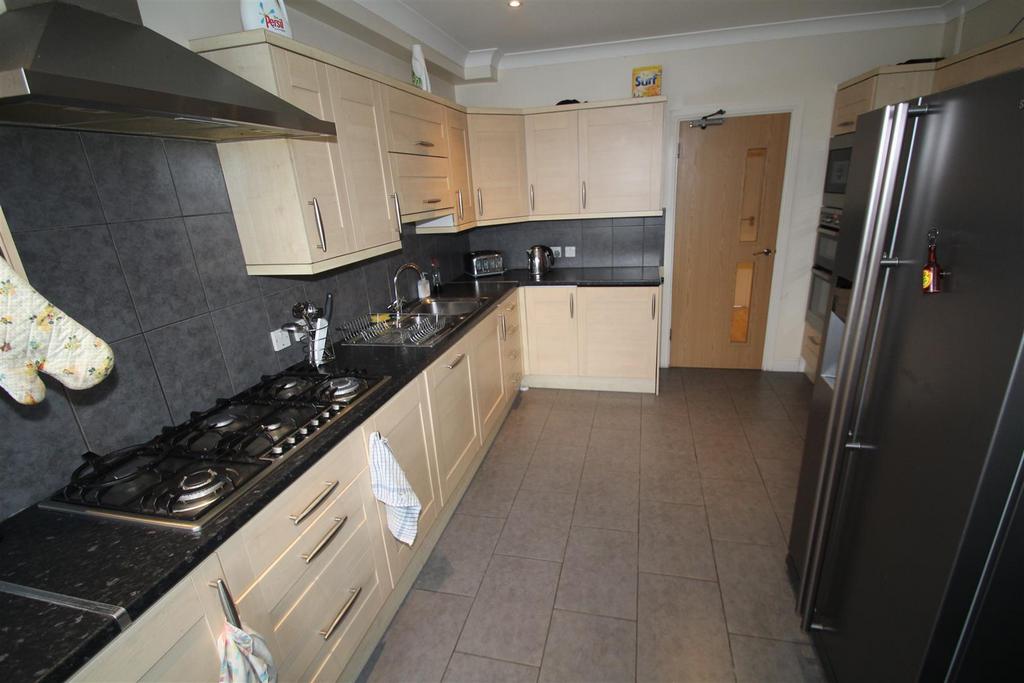 Communal kitchen 1
