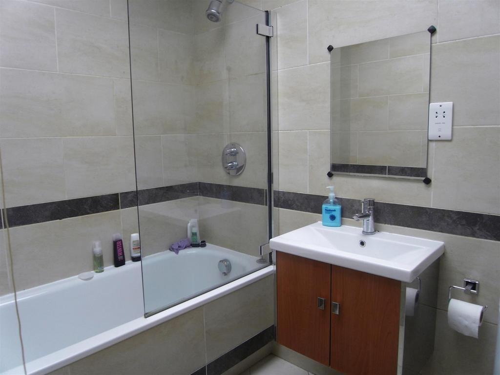 Communal bathroom 1