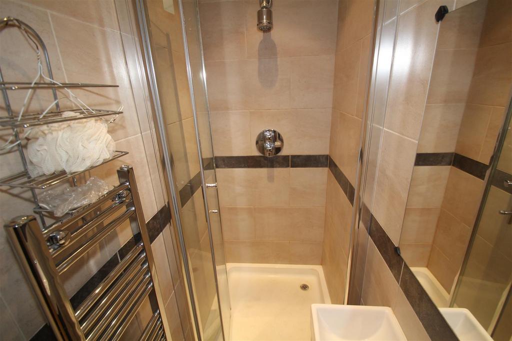 Communal shower room 2