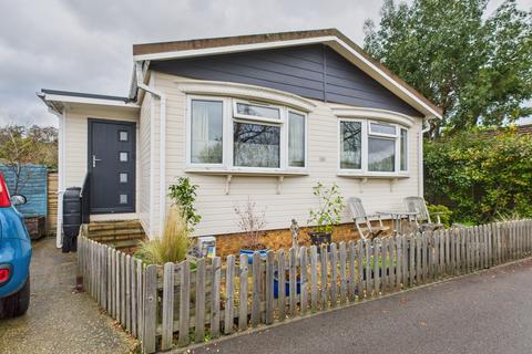 2 bedroom park home for sale, First Avenue, Reading, RG7
