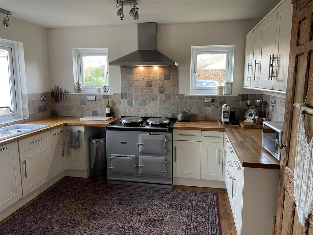 Kitchen 1.jpeg