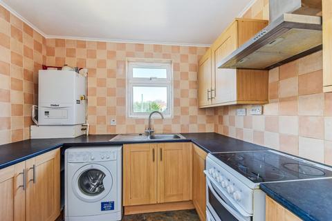 2 bedroom flat for sale, Teazle Close, Petersfield, Hampshire