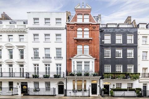 3 bedroom flat to rent, Queen Street, London W1J