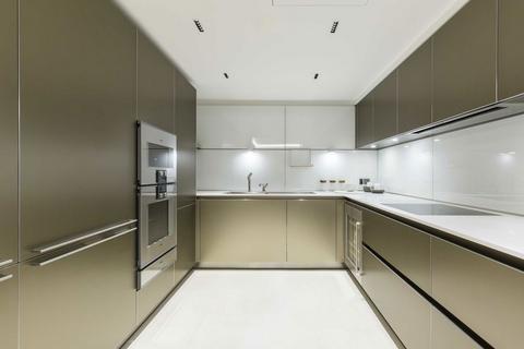 3 bedroom flat to rent, Queen Street, London W1J