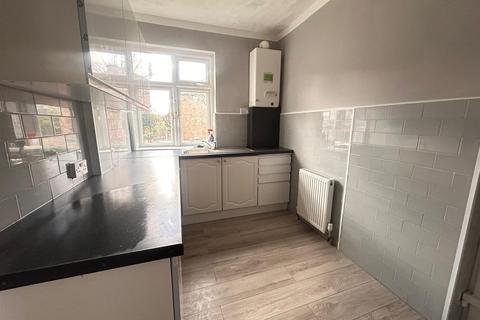 2 bedroom flat to rent, Oakleigh Road North GR, London N20