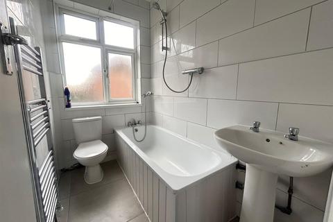 2 bedroom flat to rent, Oakleigh Road North GR, London N20
