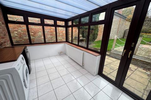 2 bedroom end of terrace house to rent, Downley Road, High Wycombe HP14