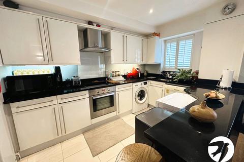 2 bedroom flat for sale, Melfield Gardens, London, SE6