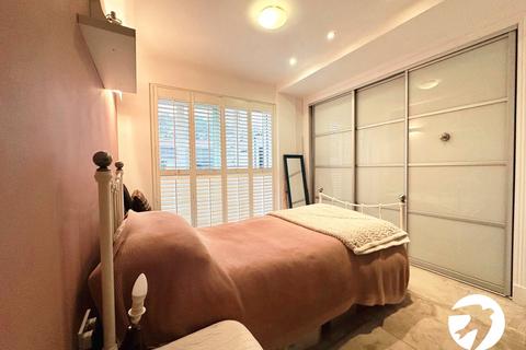 2 bedroom flat for sale, Melfield Gardens, London, SE6