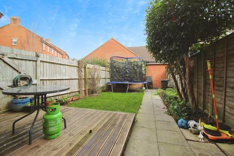 3 bedroom terraced house to rent, Muirfield, Swindon SN25